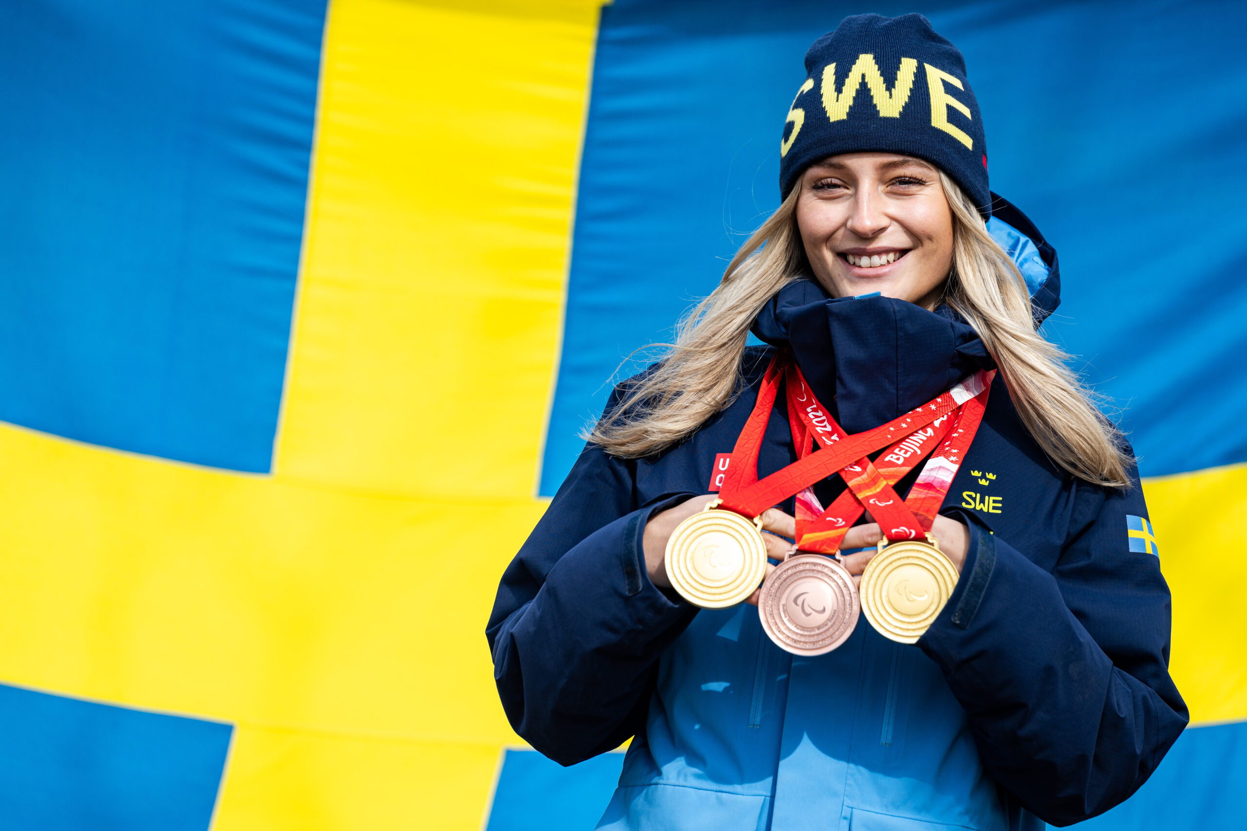 220313 Ebba Årsjö of Sweden poses for a portrait with her medals during day 9 of the 2022 Winter Paralympic Games on March 13, 2022 in Yanqing. 
Photo: Simon Hastegård / BILDBYRÅN / kod SH / SH0270